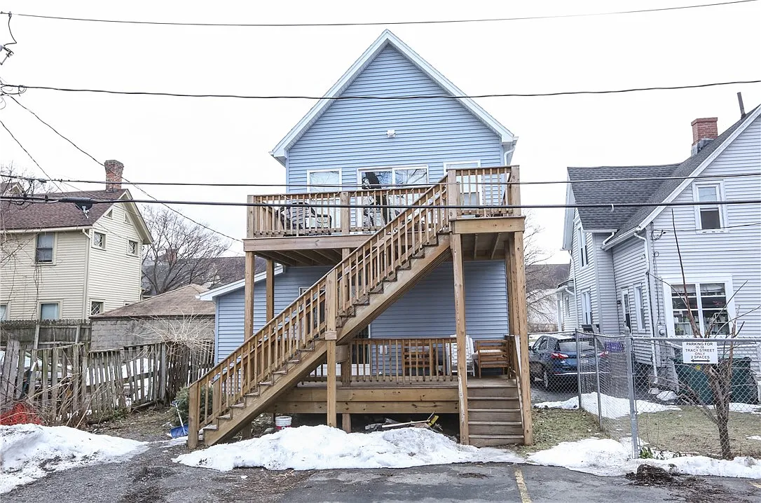 2 bed, 1.0 bath, 814 sqft, $1,695 — Photo 1