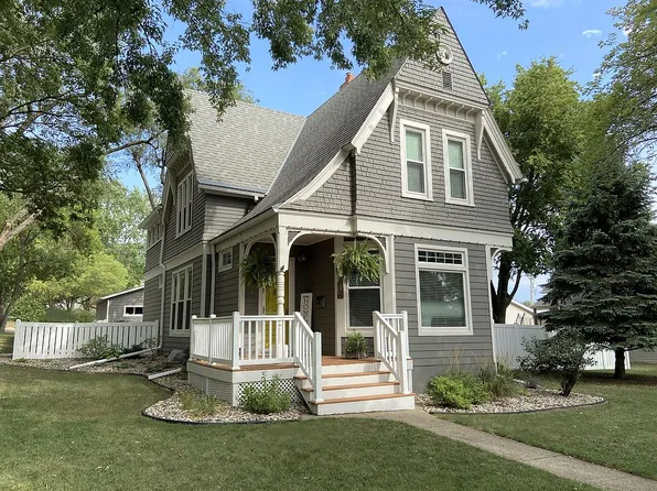 816 Douglas Ave, Yankton, SD 57078
