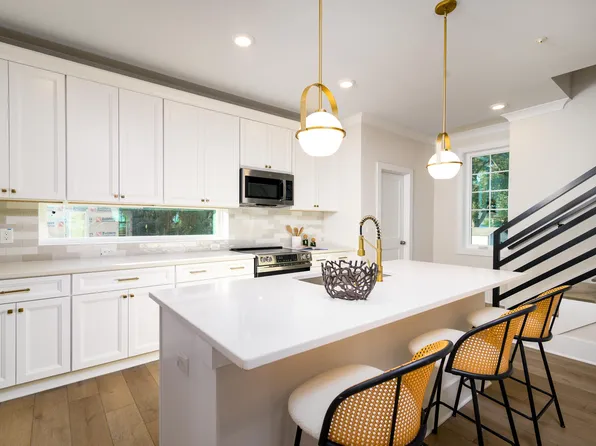 1150 Valdosta St #202, North Charleston, SC 29405