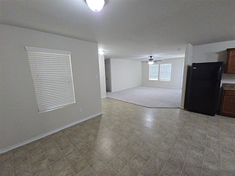 810 Lightningbug Ln — Photo 6