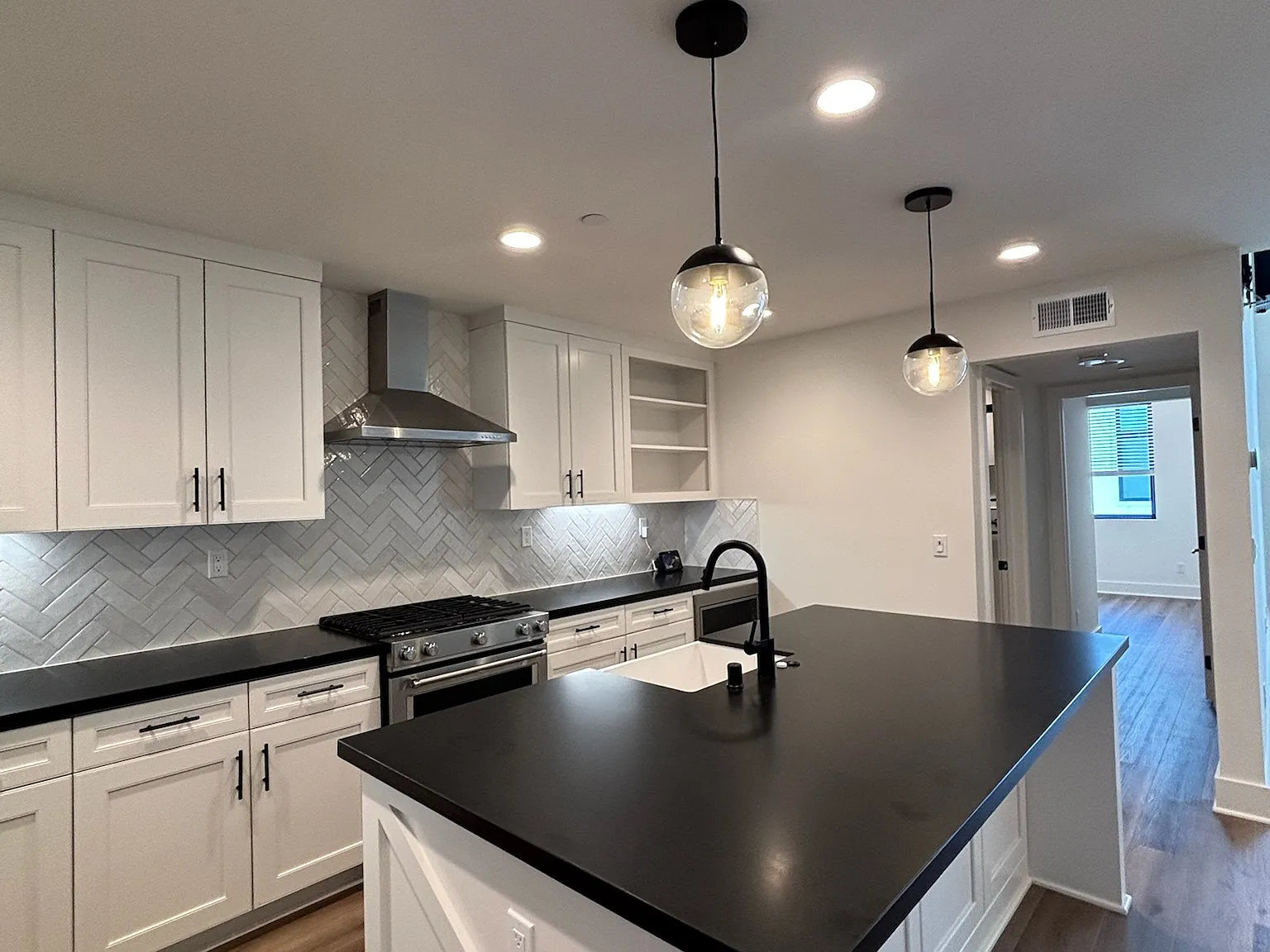 2 bed, 1120 sqft, $5,500 — Photo 1