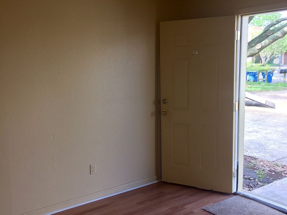 2nd image of 504 Loire Ave APT B