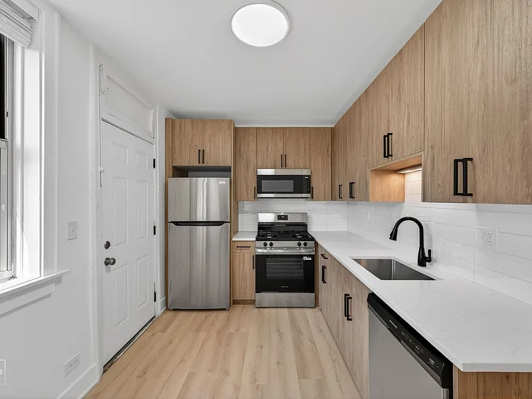 6310 N Artesian — Photo 32