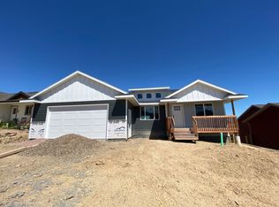 824 Summerfield Dr, Rapid City, SD 57703