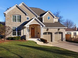 9 McIntosh Ave, Clarendon Hills, IL 60514