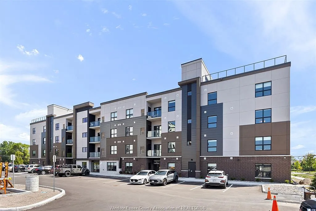 1 bed, 1.5 bath, 658 sqft, $1,945 — Photo 1
