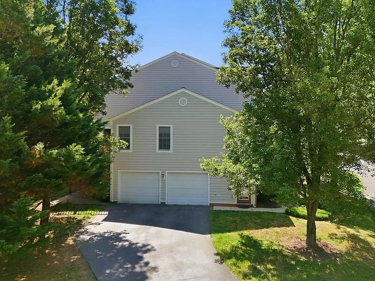 900 Hickory Cir — Photo 5