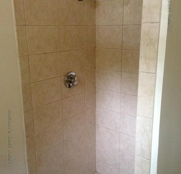 136 Chiswick Rd #B — Photo 13