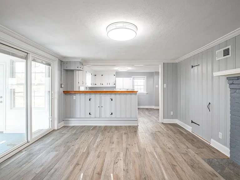 2102 Oakwood Ln — Photo 15