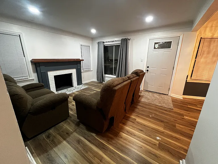 15709 Carlisle St — Photo 6