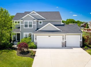 2930 E Morgan Trl NE, Rockford, MI 49341
