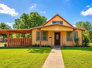 602 E Post Office St, Weimar, TX 78962