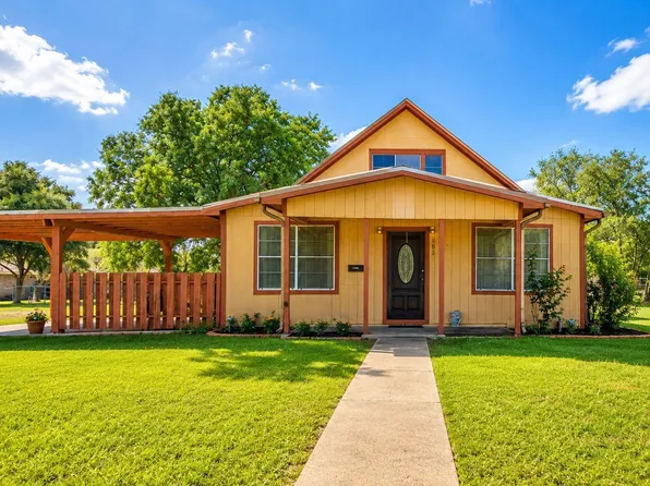 602 E Post Office St, Weimar, TX 78962