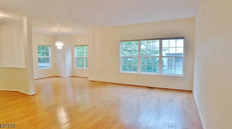 1310 Grandview Ct — Photo 4