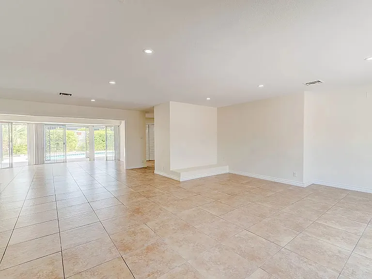 557 Canosa Ave — Photo 3