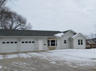 906 E 4th St, Webster, SD 57274