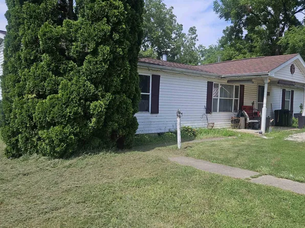 895 W Maple St, Canton, IL 61520
