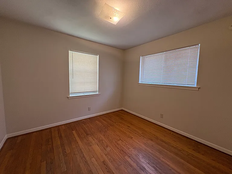 588 Rea Ave — Photo 14