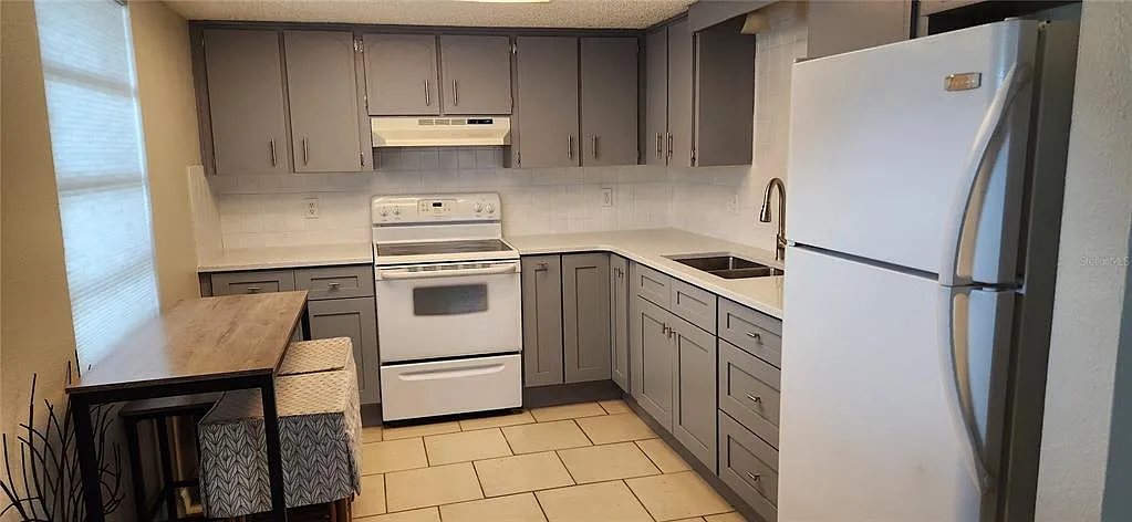 2 bed, 1.0 bath, 750 sqft, $1,300 — Photo 2