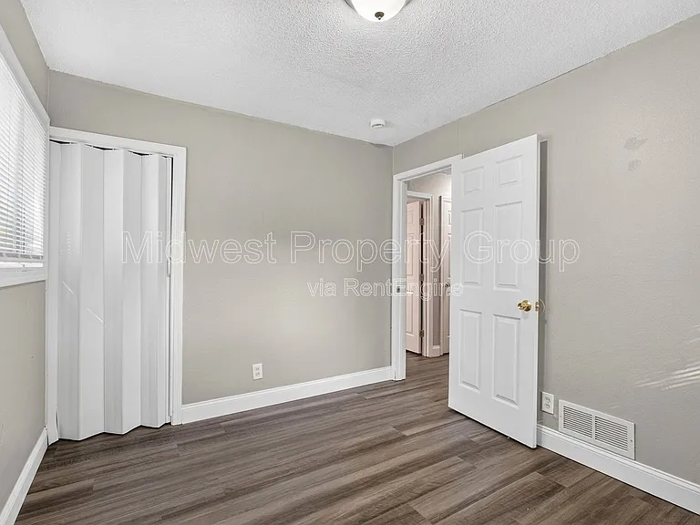 273 Roderick Dr — Photo 14