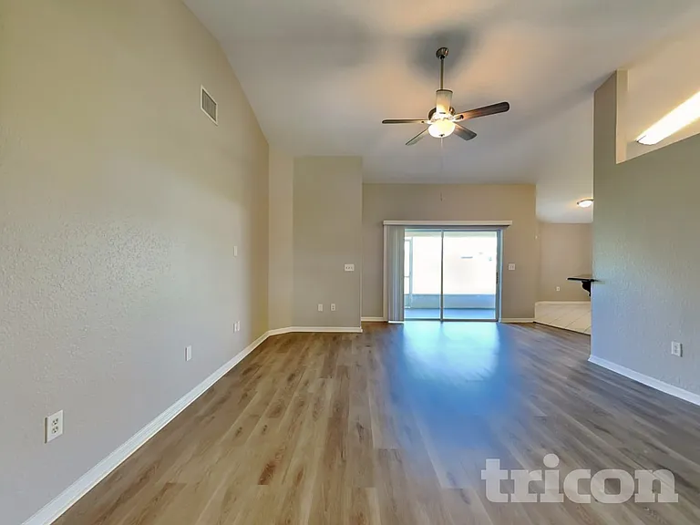 1387 Laurel Glen Dr — Photo 2