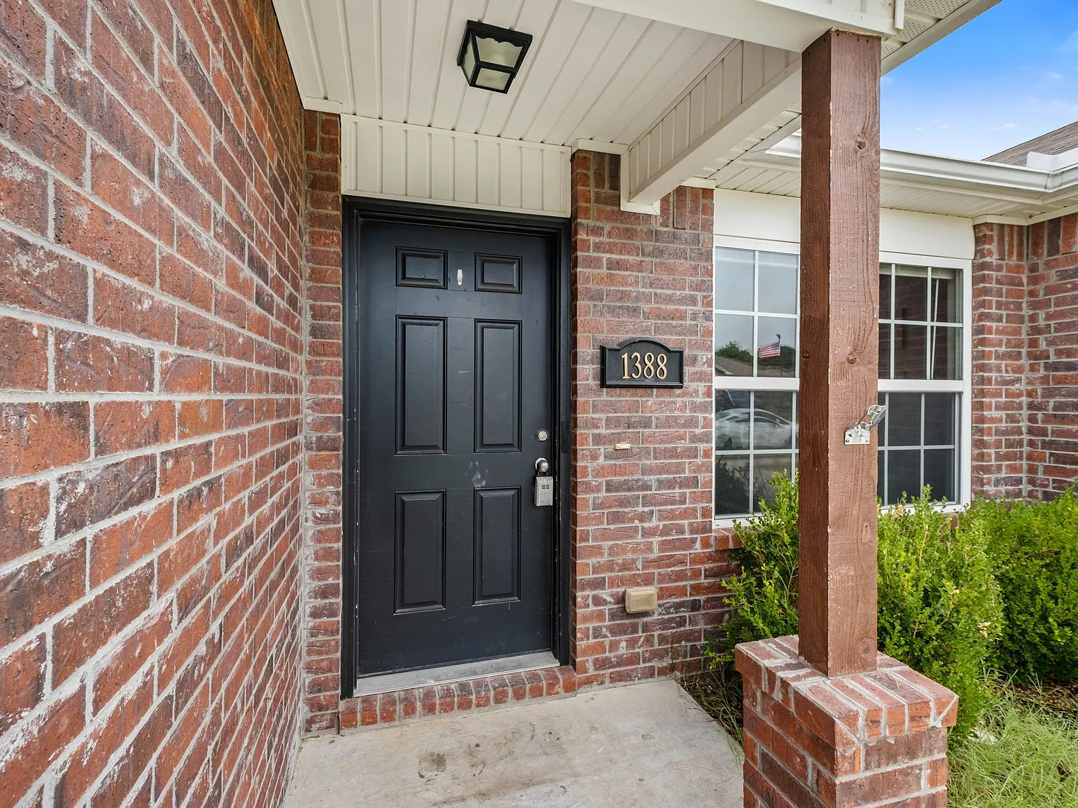 4 bed, 1479 sqft, $1,800 — Photo 2