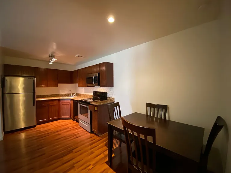 1 and 2 Bedrooms Great Location with Community Pool and Onsite Laundry! 1/2 of Mile from U of A — Photo 33