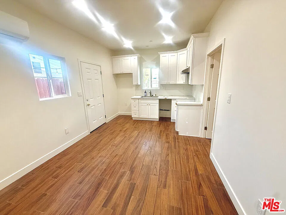 1 bed, 1.0 bath, 400 sqft, $2,500 — Photo 2