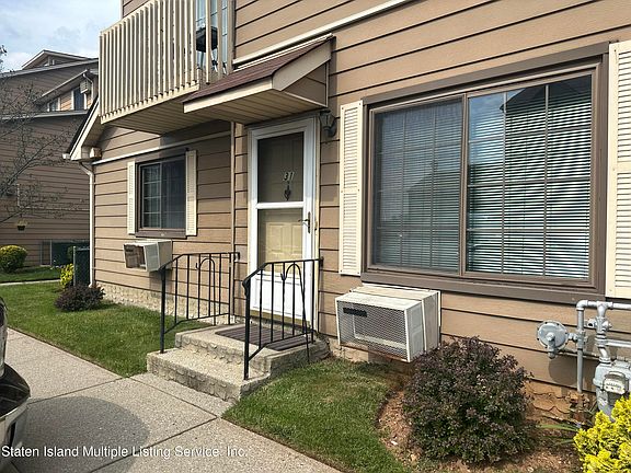 2nd image of 31 Gardenia Ln
