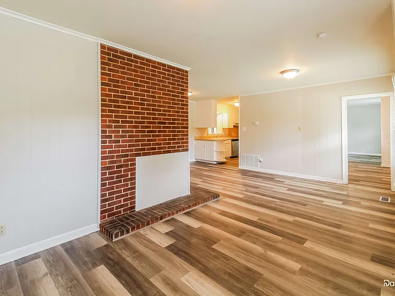 2214 Cheltenham Blvd — Photo 4