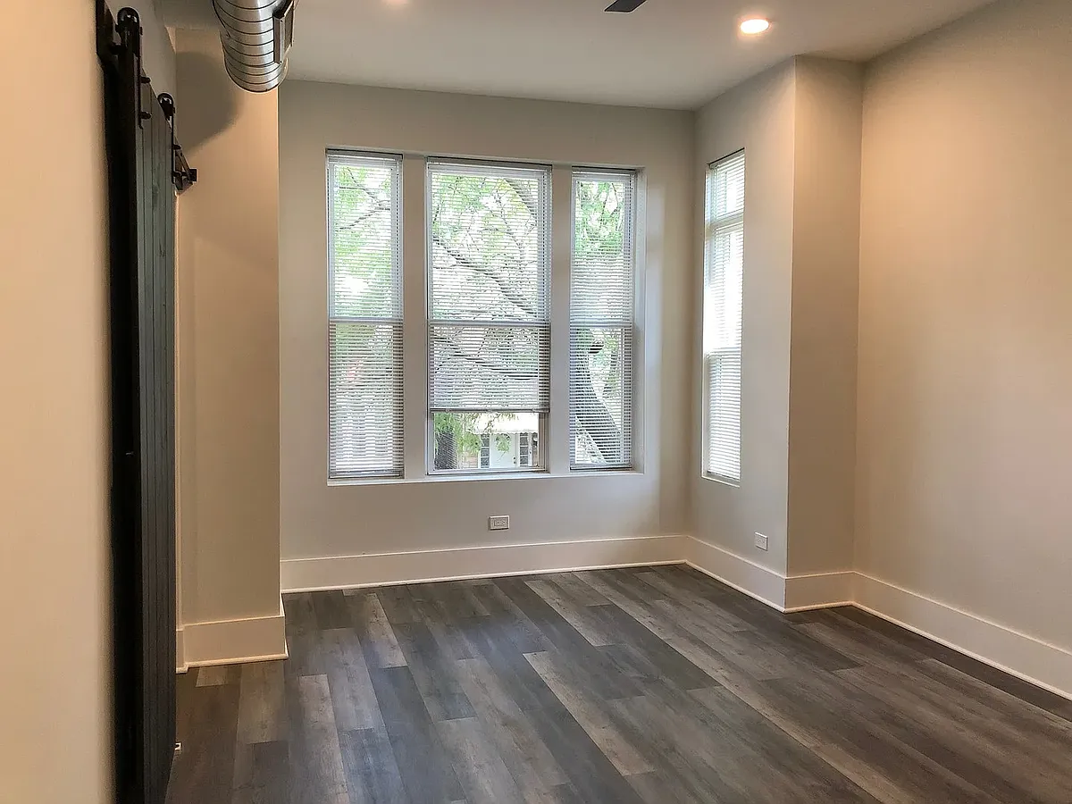 Building Photo - 2229 W Cullerton St #2F