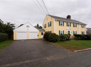10 Fort Hill Rd, Bristol, RI 02809