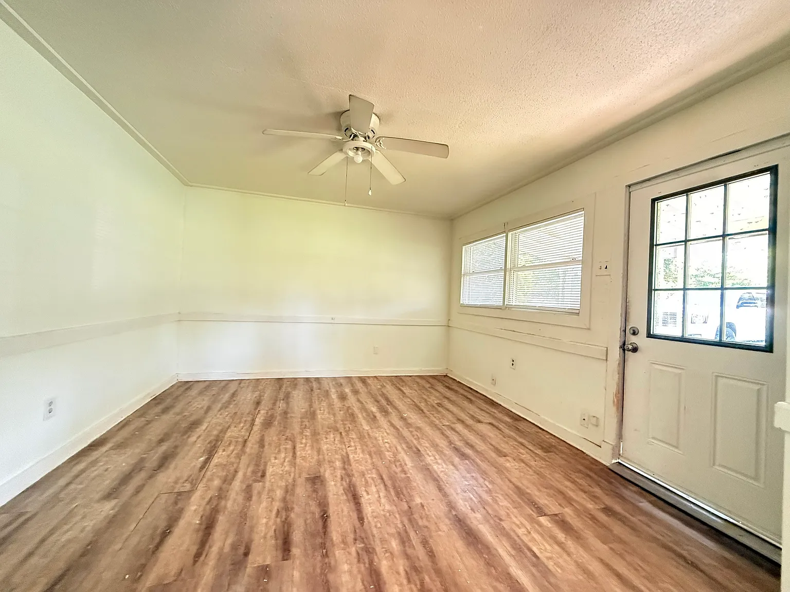 208 Moss Street - 1 — Photo 4