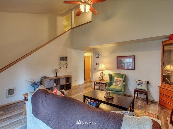 4th image of 7833 Gannet Ct SE