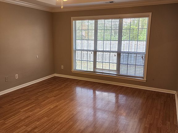 2nd image of 608 Camden Cove Ln