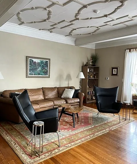 422 Fulton St E — Photo 1