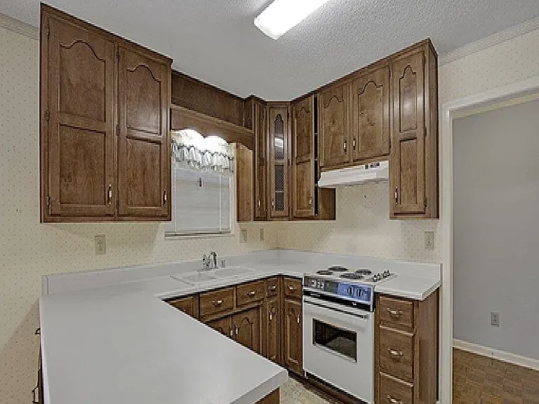 1709 Lake Park Cir — Photo 2