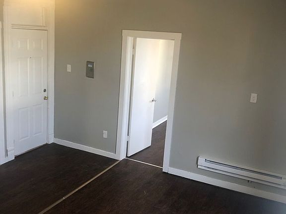 4th image of 452 S Main St APT 3