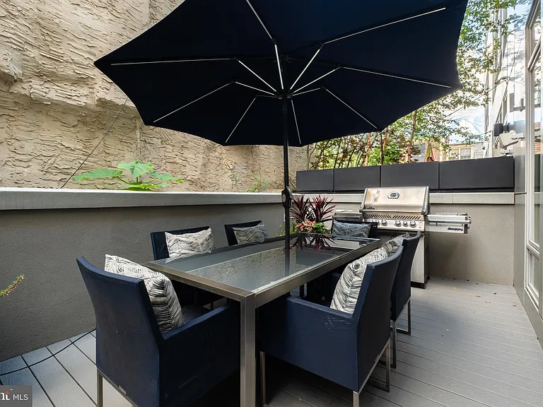 209 S 22nd St — Photo 38