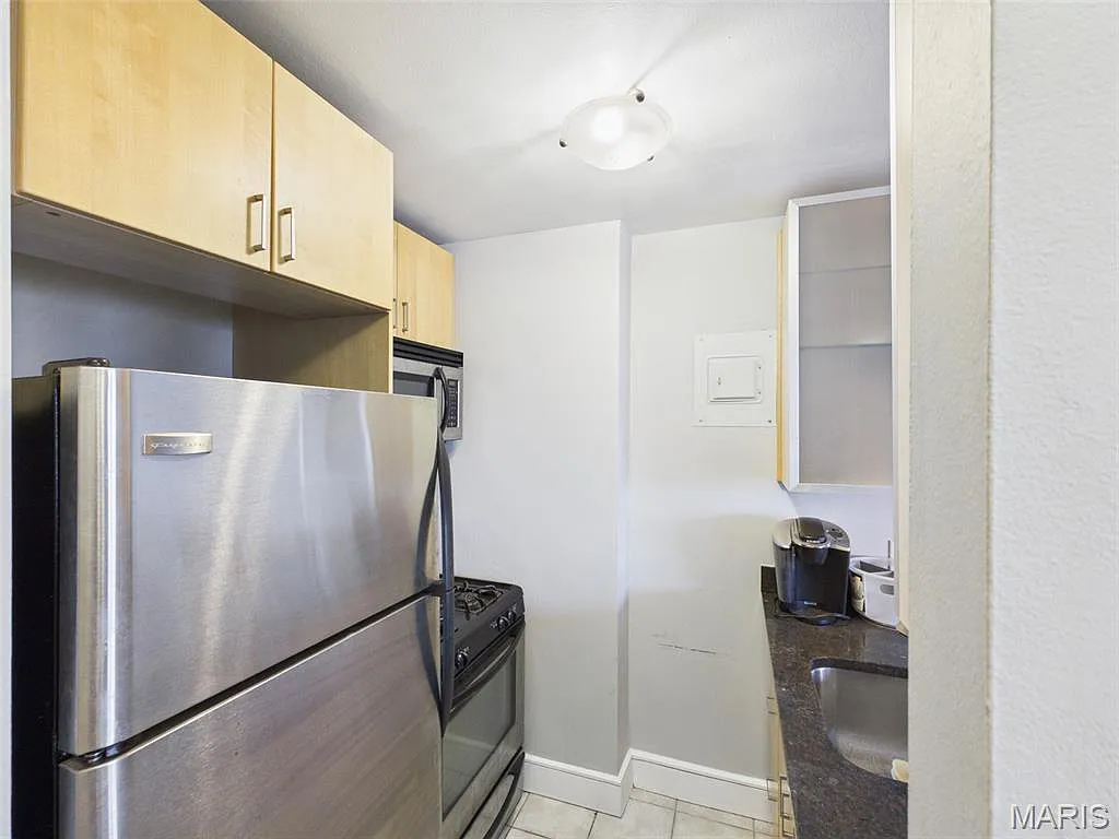 1 bed, 1.0 bath, 427 sqft, $750 — Photo 2