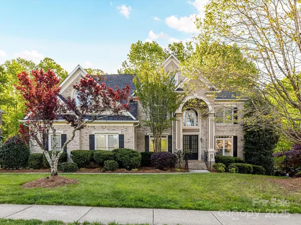 3200 Delamere Dr, Matthews, NC 28104