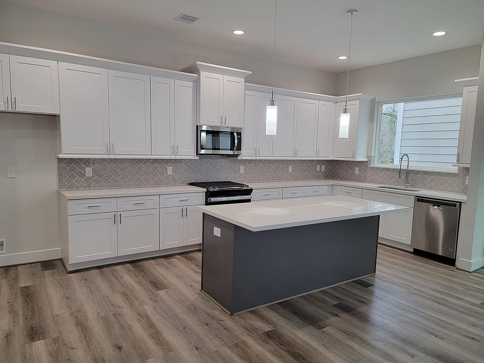 1st image of 2524 Creston Ave #2B