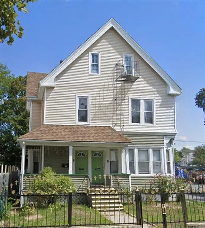 3 bed, 2864 sqft, $2,100 — Photo 2