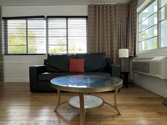 5th image of 1524 Lenox Ave APT 10
