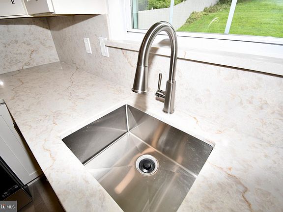 3rd image of 11404 Soward Dr