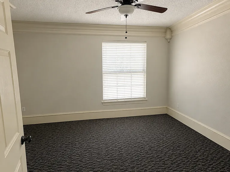 418 Newberry St — Photo 2