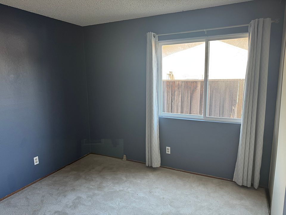 1st image of 468 Fullerton Ct