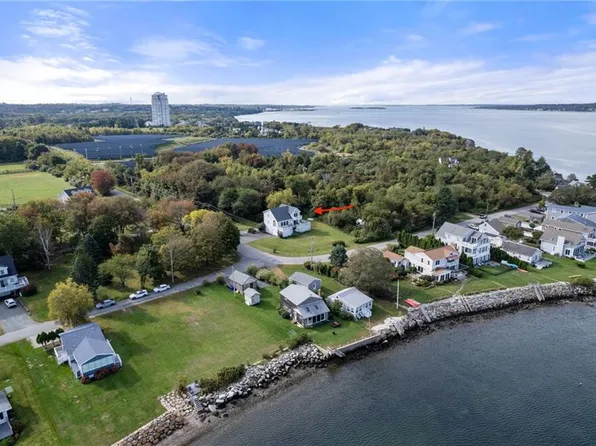 296 W Shore Rd, Portsmouth, RI 02871