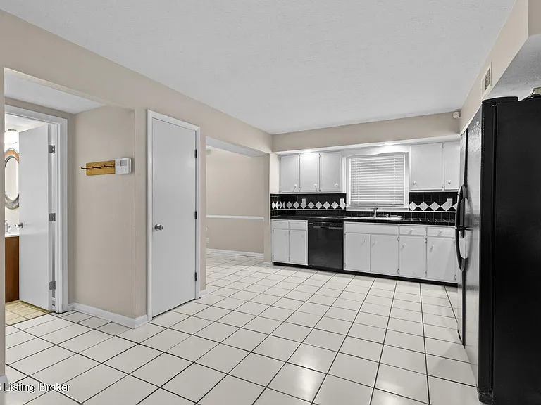 8016 Cortland Dr — Photo 8
