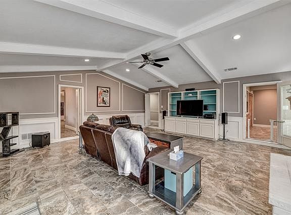 3rd image of 2707 Oak Trail Ct